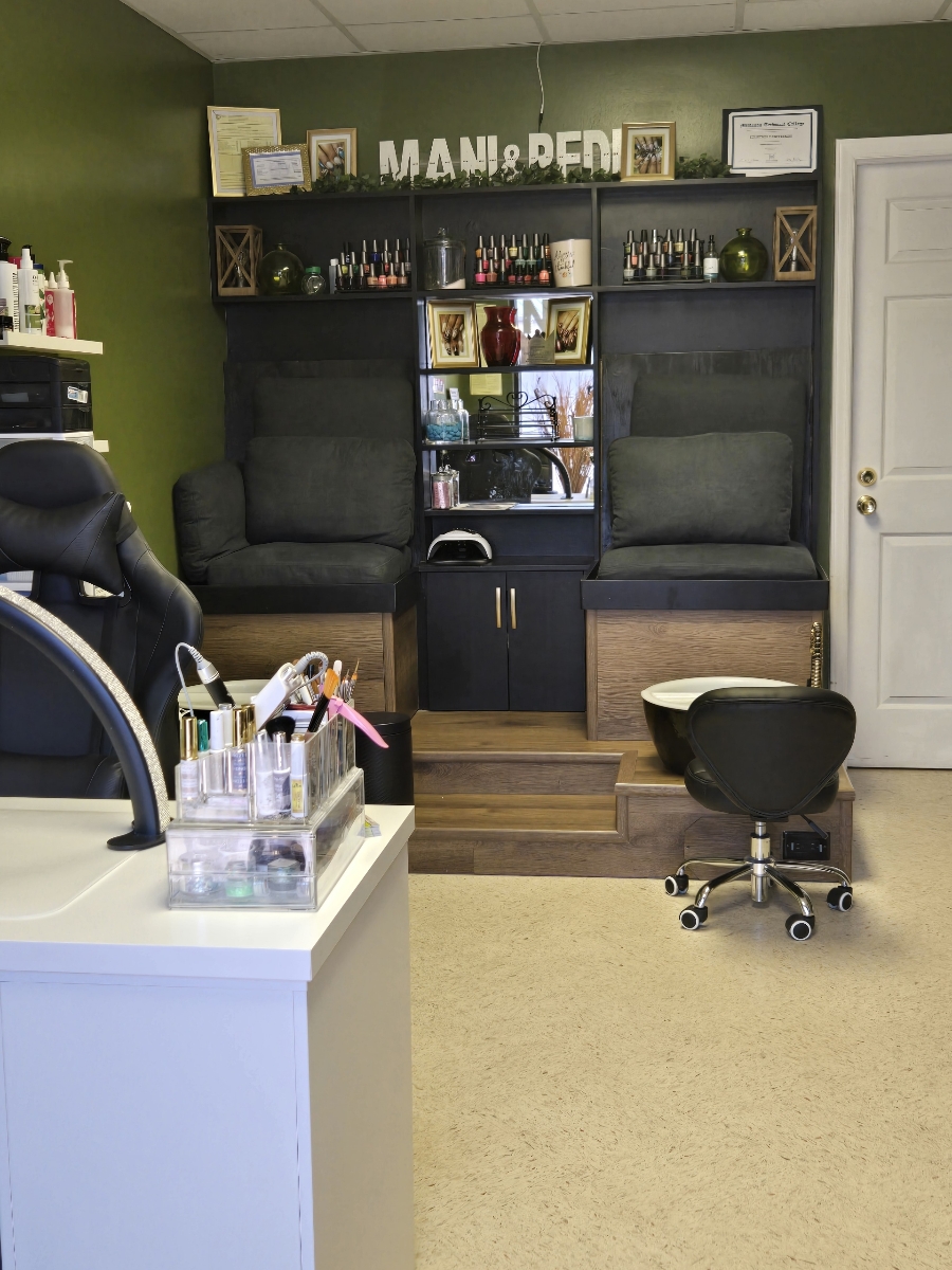 ChoZen Hands Nail and Massage Spa logo